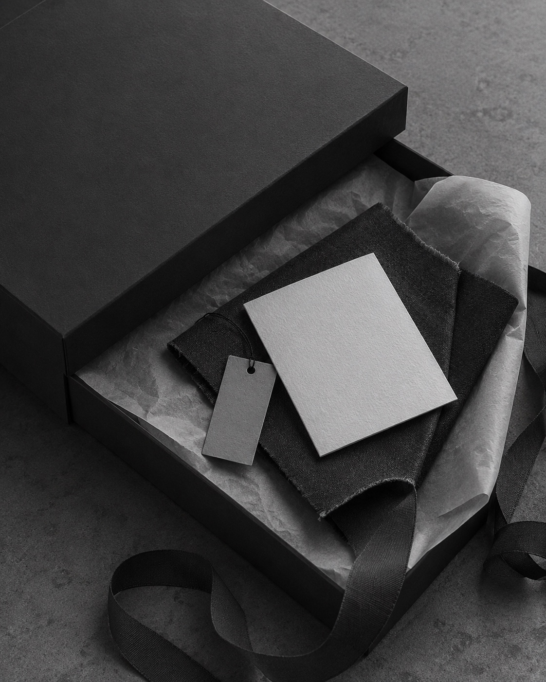 Packaging noir signature — Client Experience & Luxury Standards
